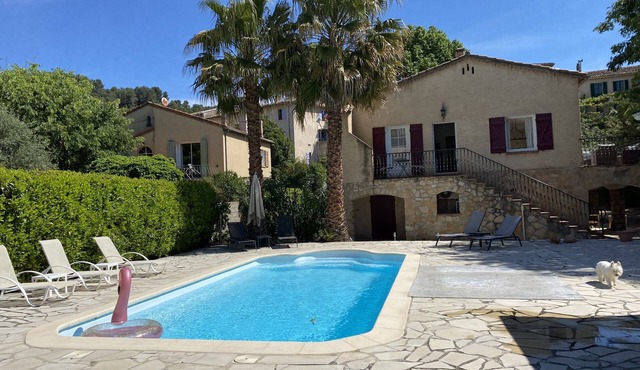 Provence-Cotignac 3 Bd- 1 full bath Villa Private Pool in Village Center.