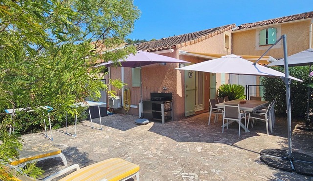 Provence house between sea and mountains