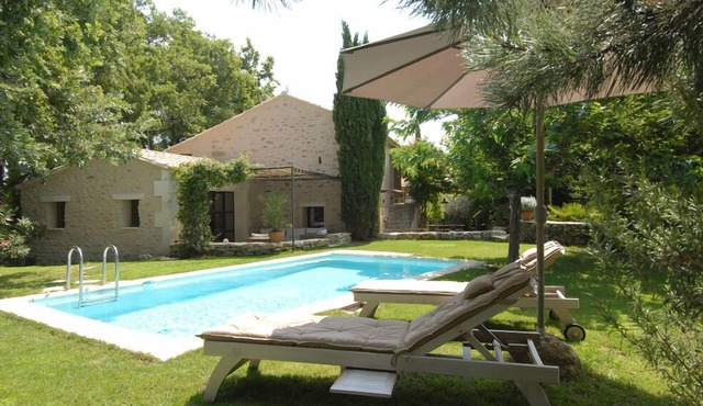 Provence -Luberon pretty old farmhouse with swimming pool