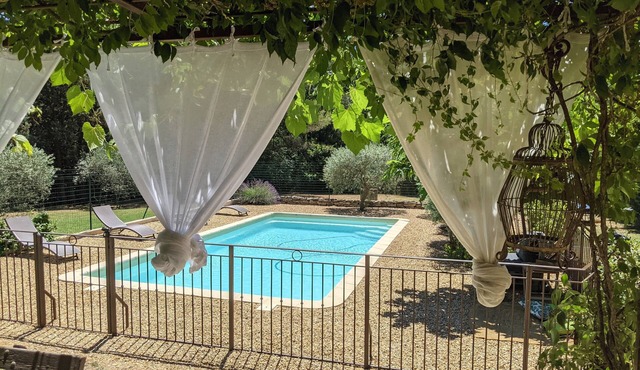 Provence Luberon secure children's pool, not overlooked large pine forest