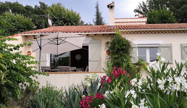 Provence verte 35 min from the beaches 5-bedroom villa in quiet location with private pool