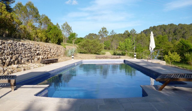 Provence villa quiet private pool large garden near pretty village 6 pers.