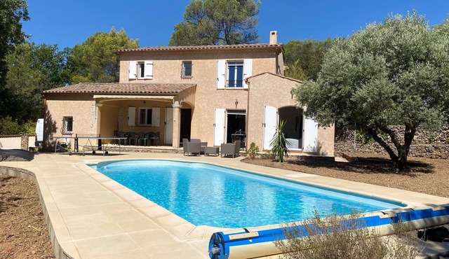Provence villa with pool for 8 persons.