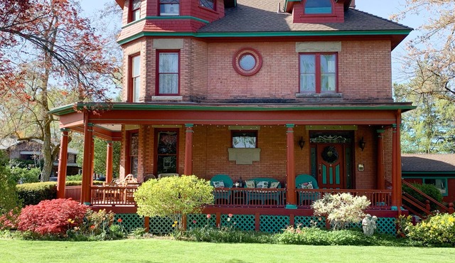 Providing a comfortable, home away from home experience for treasured guests.