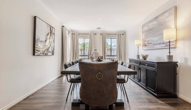 Provincial 4BR Family Retreat Near Train & Shops