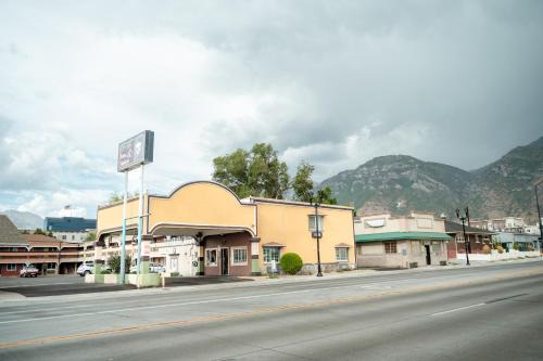Provo Inn & Suites