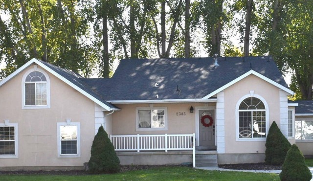 Provo Peach House - Sleeps 18