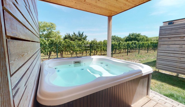 prunelle jacuzzi le clos des vignes