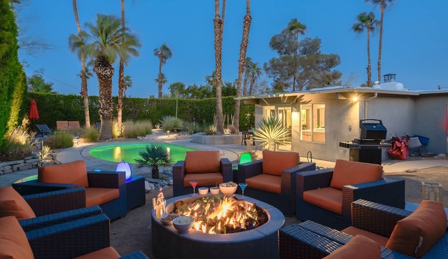 PS Envy: Authentic, Spacious and Stylish Mid-Century Home!