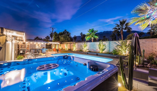 PS TheMidMod: Mid-Century Style with Modern Comfort!