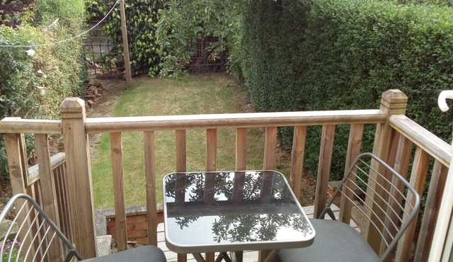 £85/night cosy annex in the beautiful suburbs of Nottingham. Close to shops!