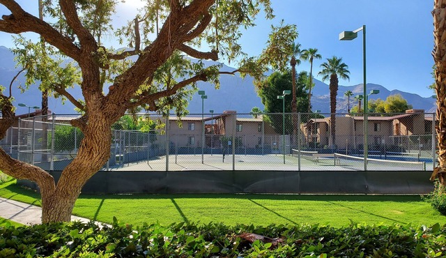 PSP Dream Stay - Large 2 bdm 2 bth condo- pickleball, tennis, all amenities