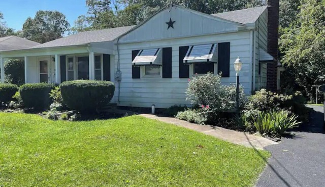 PSU Spacious Home. Free Parking, WiFi, Back Yard.