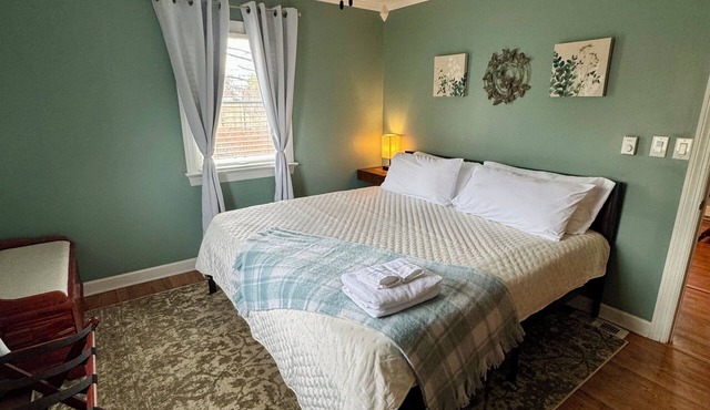 PSU Stay 15 Min to Stadium King Bed Sleeps 6