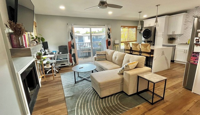 Pt Loma Condo - Across from Pechanga Arena and Central to Beaches and Downtown