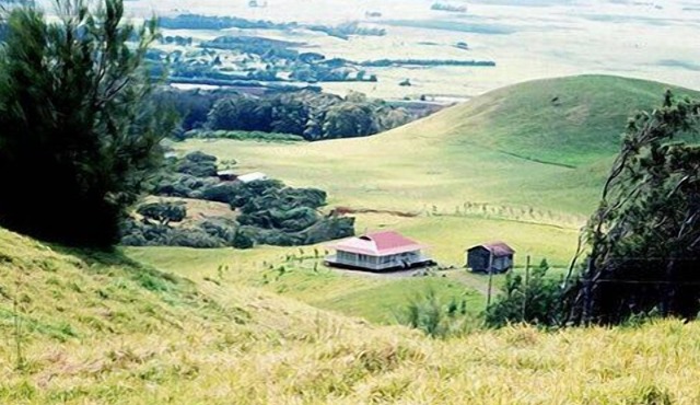 Pu'u Menehune - God's Country! 13 Acre Ranch-home, Stream & Waterfalls!