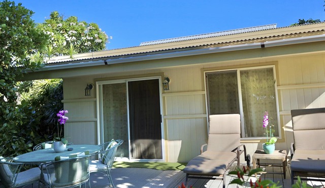 PUAKO 1940's Vintage Beach Cottage - Now with Air Conditioning