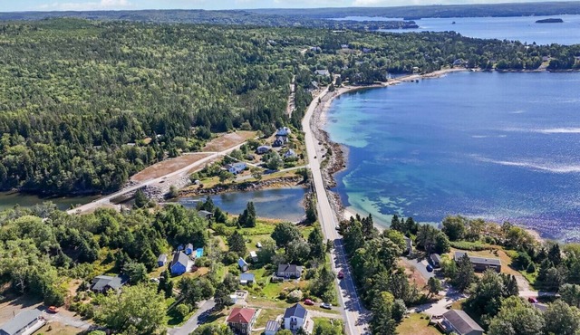Puddle Beach Cottage in Hubbards