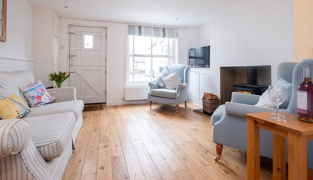 Puddleduck Cottage - sleeps 6 guests in 3 bedrooms