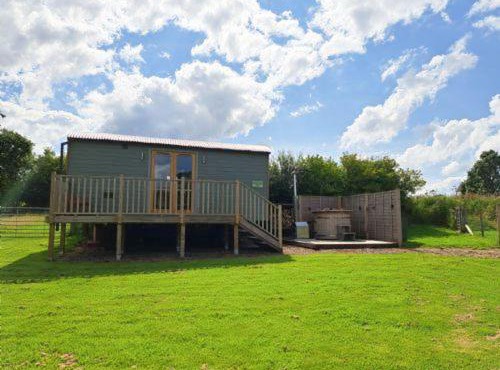 Puddleduck Hut Armathwaite with hot tub and dog agility course, perfect for a romantic break