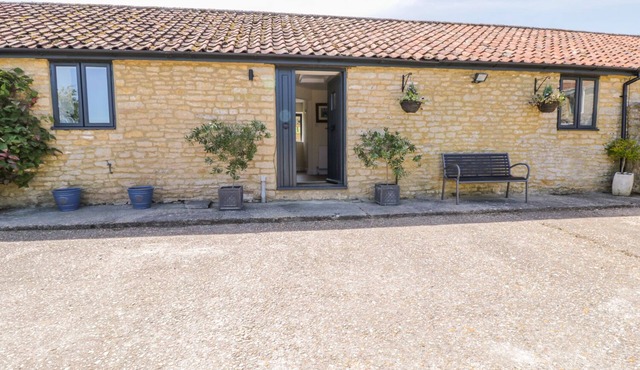 PUDDLEDUCKS, pet friendly, with a garden in Sherborne