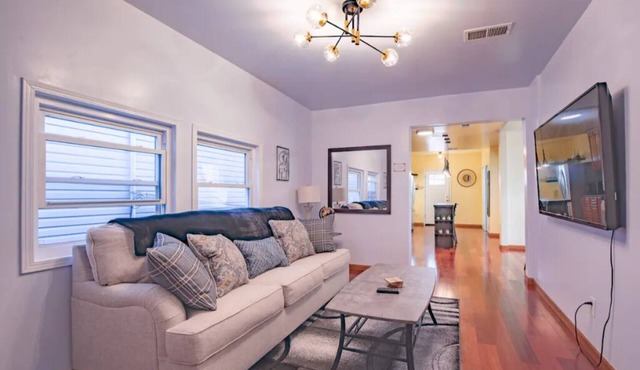 Pueblo Magíco: Modern-Rustic Central City Gem, sleeps 12-14 guests