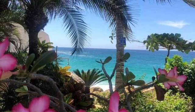 Puerto Vallarta Beachfront Condo- great Oceanview, White sand Beaches, AC, Pool