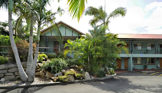 Puffers Inn Logan Motel