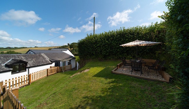 Puffin Cottage - Countryside cottage with a pool