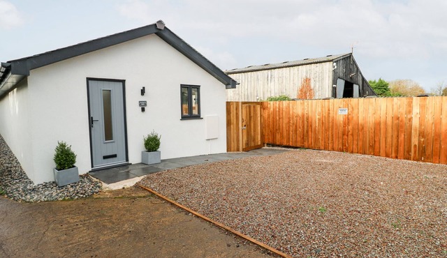 PUFFINS REST, pet friendly, with a garden in Goldsithney