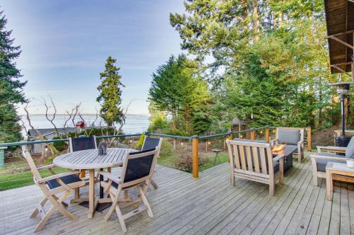 Puget Sound Cottage with Private Community Beach!