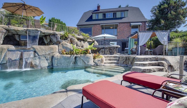 Puget Sound Oasis—Waterfront Stay, Walk to Ferry for Seattle FIFA World Cup