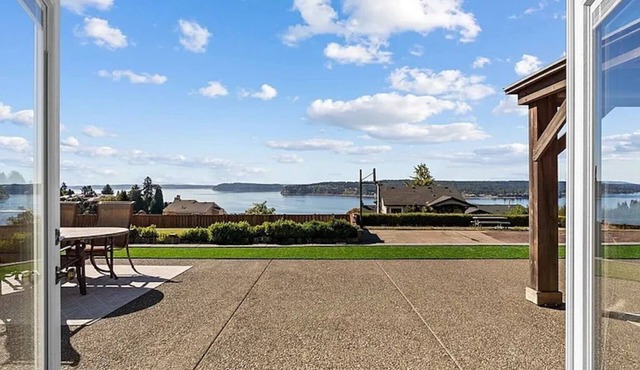 Puget Sound View Retreat | Near Chambers Bay