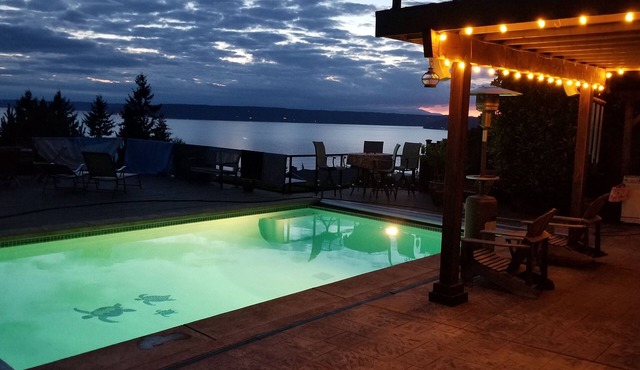 Puget Sound View, Private Queen Bedroom, Private Pool/Jacuzzi
