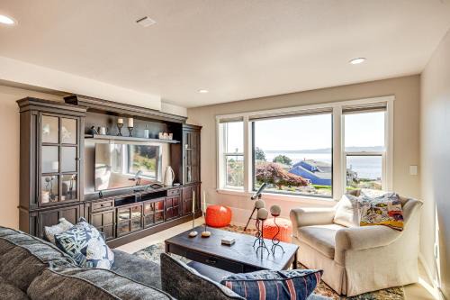 Puget Sound Views Des Moines Apt with Patio