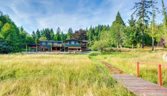 Puget Sound Views, 8.5 Acres! Luxury Outdoor Oasis