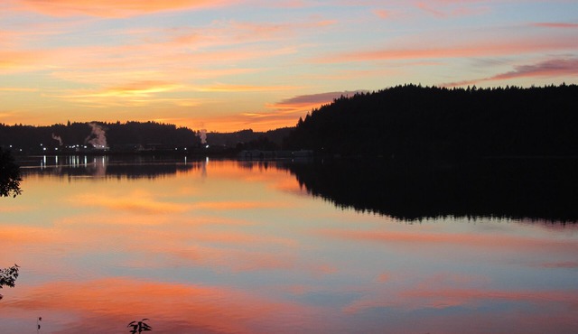 Puget Sound Waterfront Beach House ~ Neighborhood Pool - Gorgeous Sunsets!