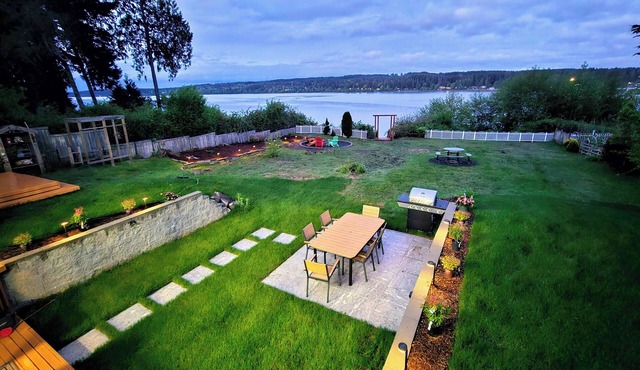 Puget Sound Waterfront: Private Beach, Hot Tub & Views