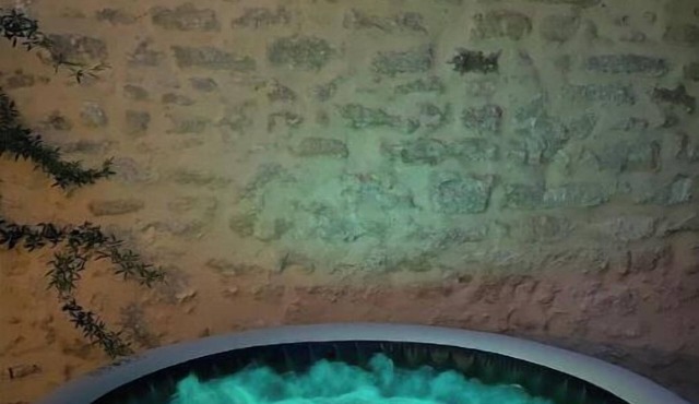 Pujaut, Gard, provence, Avignon, Gîte cœur de village "sous le clocher