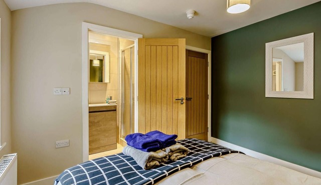 Pule Hill Apartment - Canal View