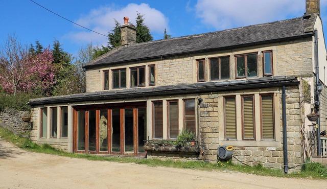 PULE HILL FARM, pet friendly, character holiday cottage in Marsden