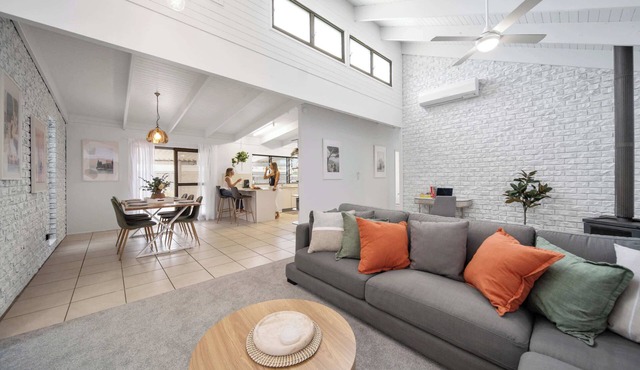 Pumicestone Beach House - 200m to the passage