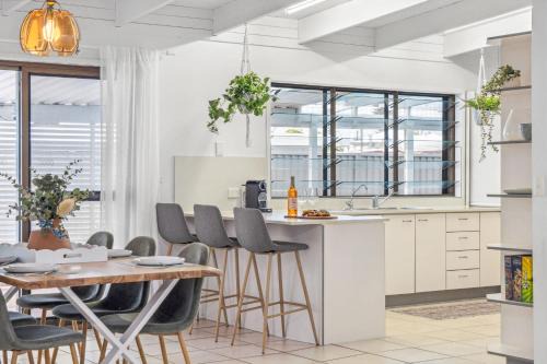 Pumicestone Beach House - 200m to the passage