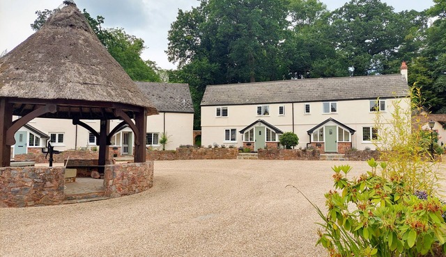 PUMPHOUSE COTTAGE, pet friendly, with a garden in Uffculme