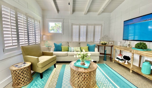 Pup Friendly Laguna Beach Cottage~ Remodeled ~4 Doors to the Beach!
