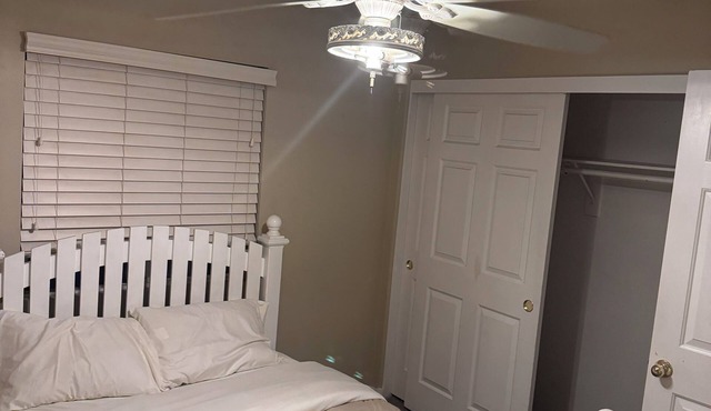 Puppy Love Furnished Pool House 3 bed 2.5 bath among Millionaire Neighborhood