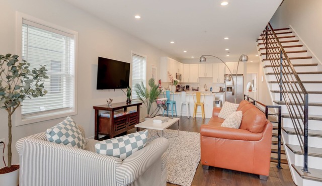 "Pura Vida" Fabulous 4 Bed Home near H St & Union Market