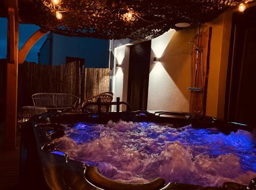 Pura Vida Spa - gîte avec spa extérieur couvert