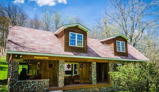 Pura Vida - Spacious Woodland Retreat