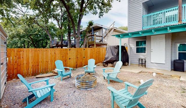 Pura Vida Texoma | House in Gordonville with lake views